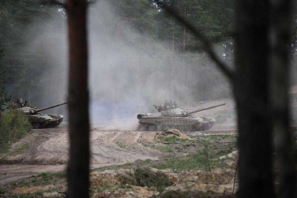 Лукашенко внезапно поднял армию по тревоге