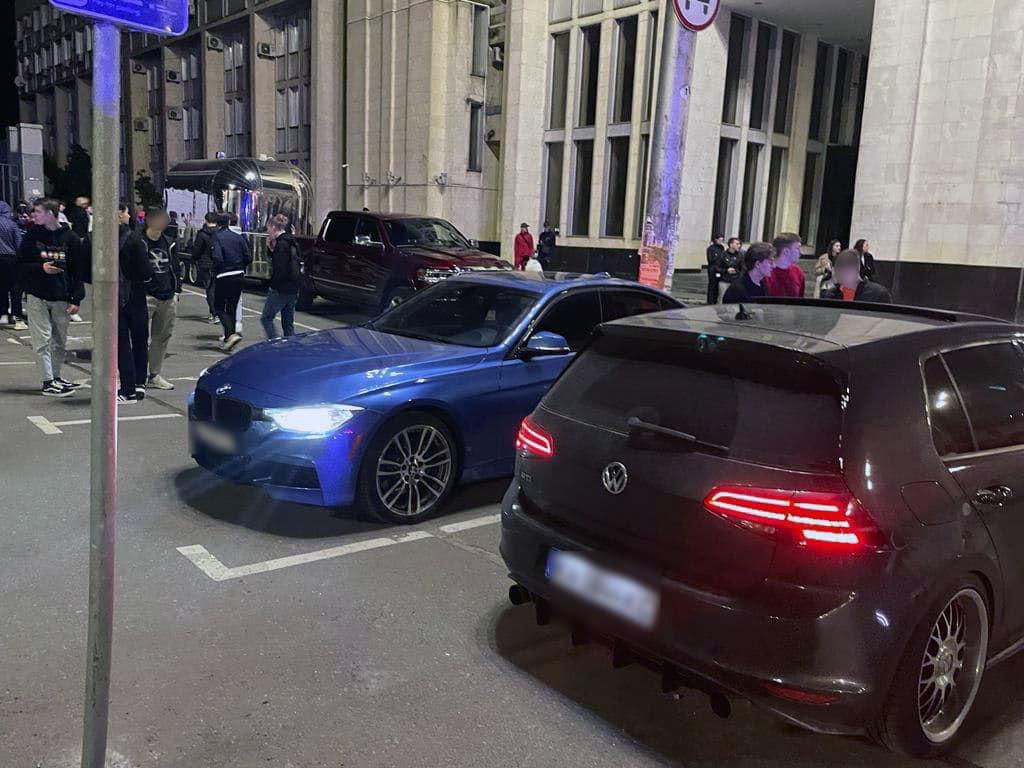 'Автомат теж можна прокачати і протюнити': в Києві роздавали повістки 'дрифтерам' 'Автомат теж можна прокачати і протюнити': в Києві роздавали повістки 'дрифтерам'