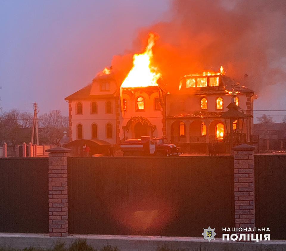 Черновицкой области подожгли церковь УПЦ МП \ фото Нацполиция Черновицкой области подожгли церковь УПЦ МП \ фото Нацполиция