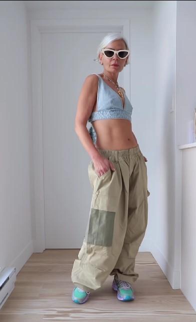 Викиньте це негайно: який одяг заборонено носити жінкам після 50