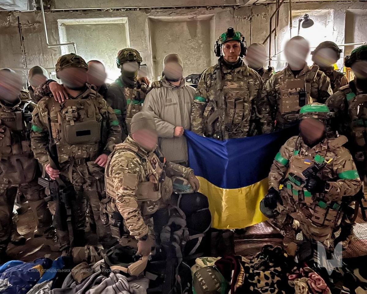 'Ситуація дійсно складна': командувач ССО прибув у Бахмут (фото) 'Ситуація дійсно складна': командувач ССО прибув у Бахмут (фото)