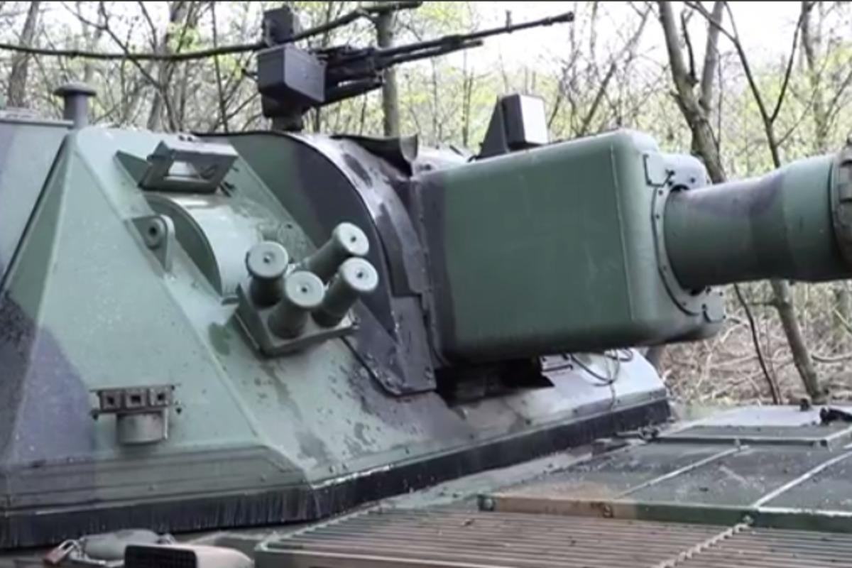 Россияне используют дроны "Ланцет" для охоты за польскими САУ "Краб" на фронте / скриншот Россияне используют дроны "Ланцет" для охоты за польскими САУ "Краб" на фронте / скриншот