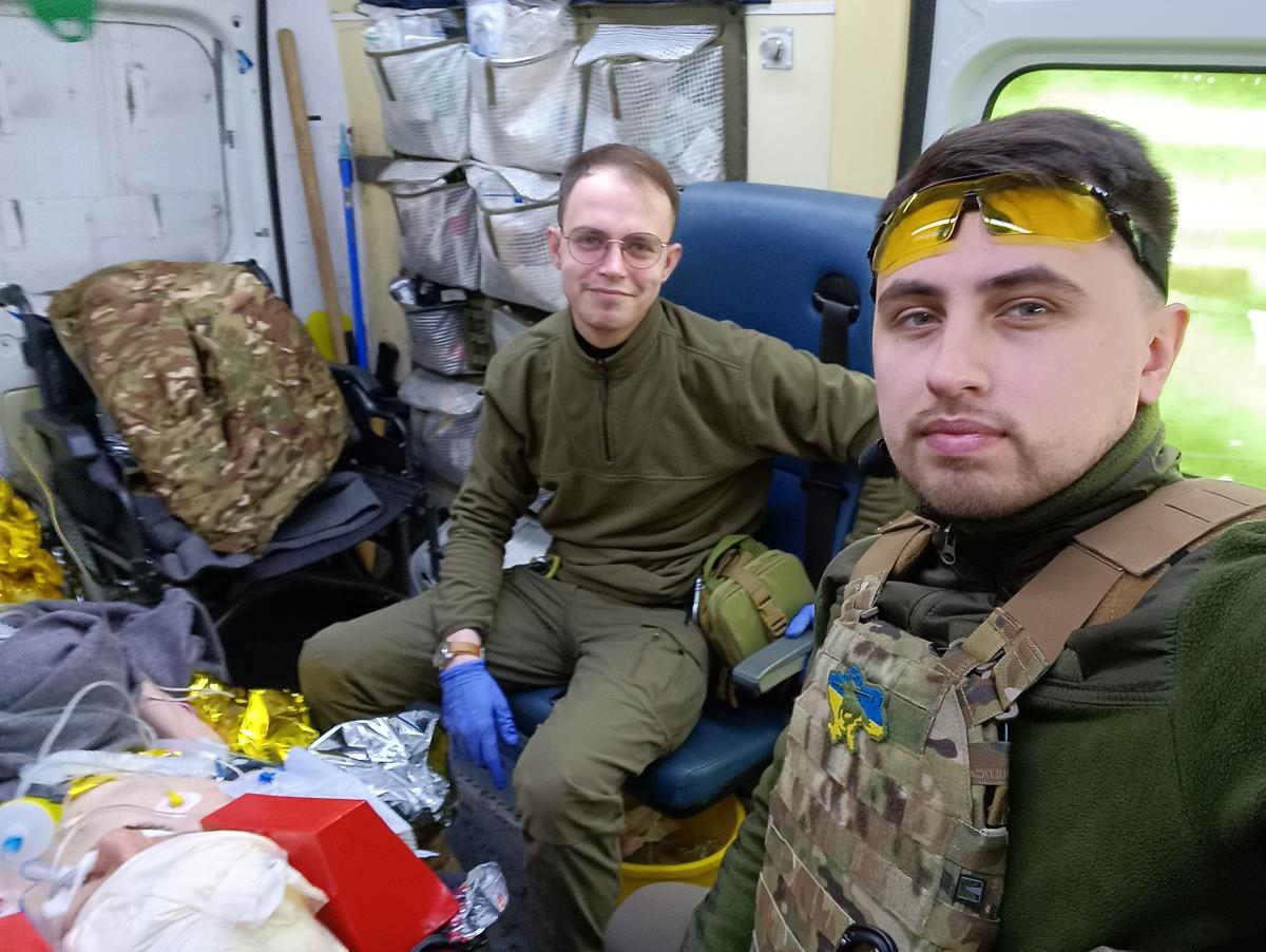 Буває так, що росіяни обстрілюють лікарні / фото надане Романом Штибелем