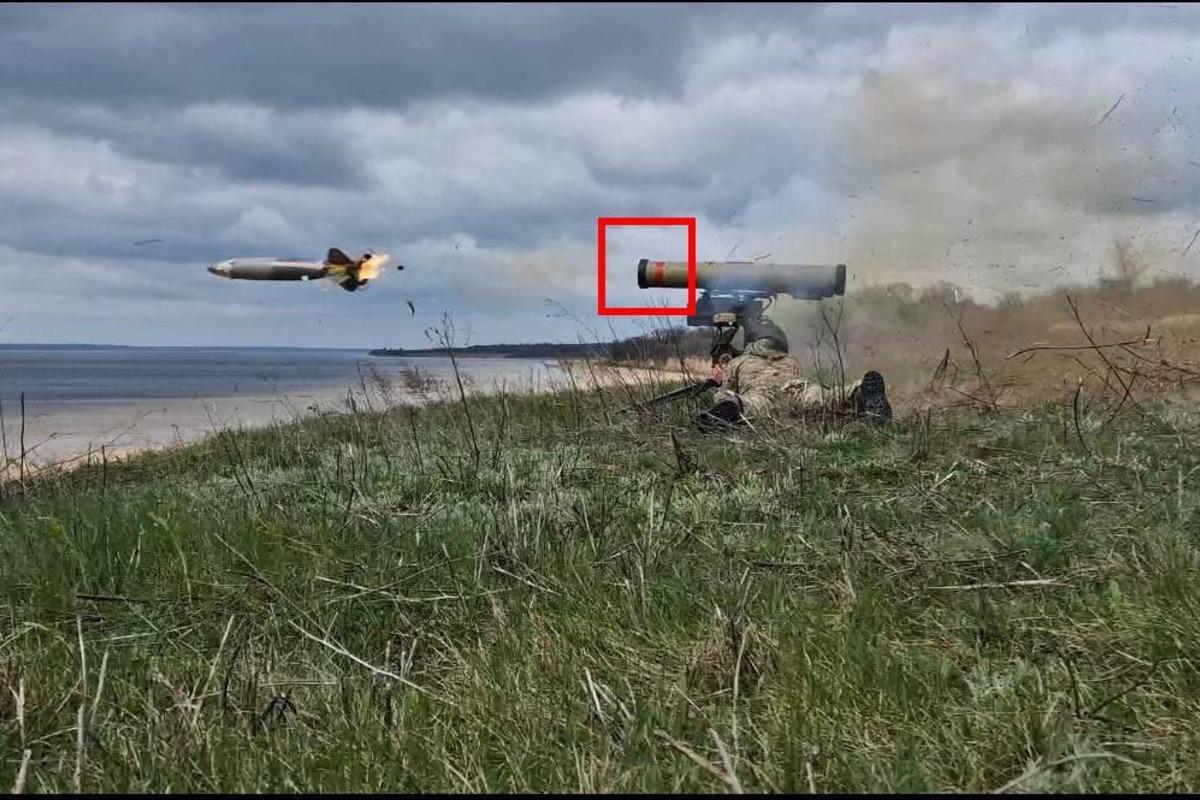 Армия РФ применяет в Украине иранской ракеты Dehlavieh с характерной красной полосой / фото defence-blog.com Армия РФ применяет в Украине иранской ракеты Dehlavieh с характерной красной полосой / фото defence-blog.com