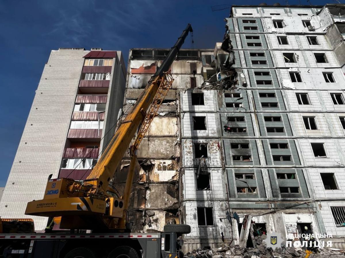 Кривава атака росіян по Умані: пошуково-рятувальну операцію завершено / фото Нацполіця Кривава атака росіян по Умані: пошуково-рятувальну операцію завершено / фото Нацполіця