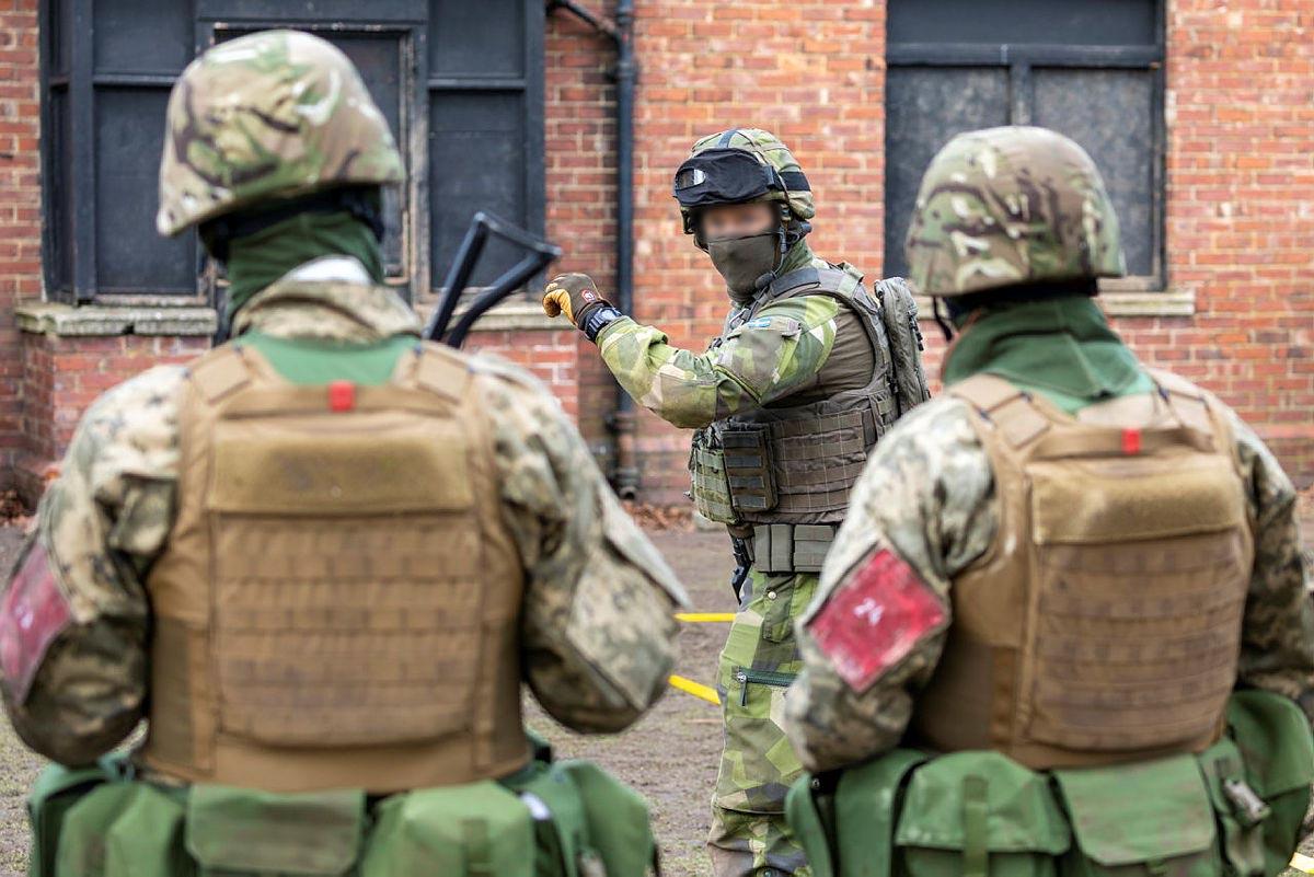 Українські військові продовжують навчання у Британії / фото facebook.com/GeneralStaff.ua Українські військові продовжують навчання у Британії / фото facebook.com/GeneralStaff.ua