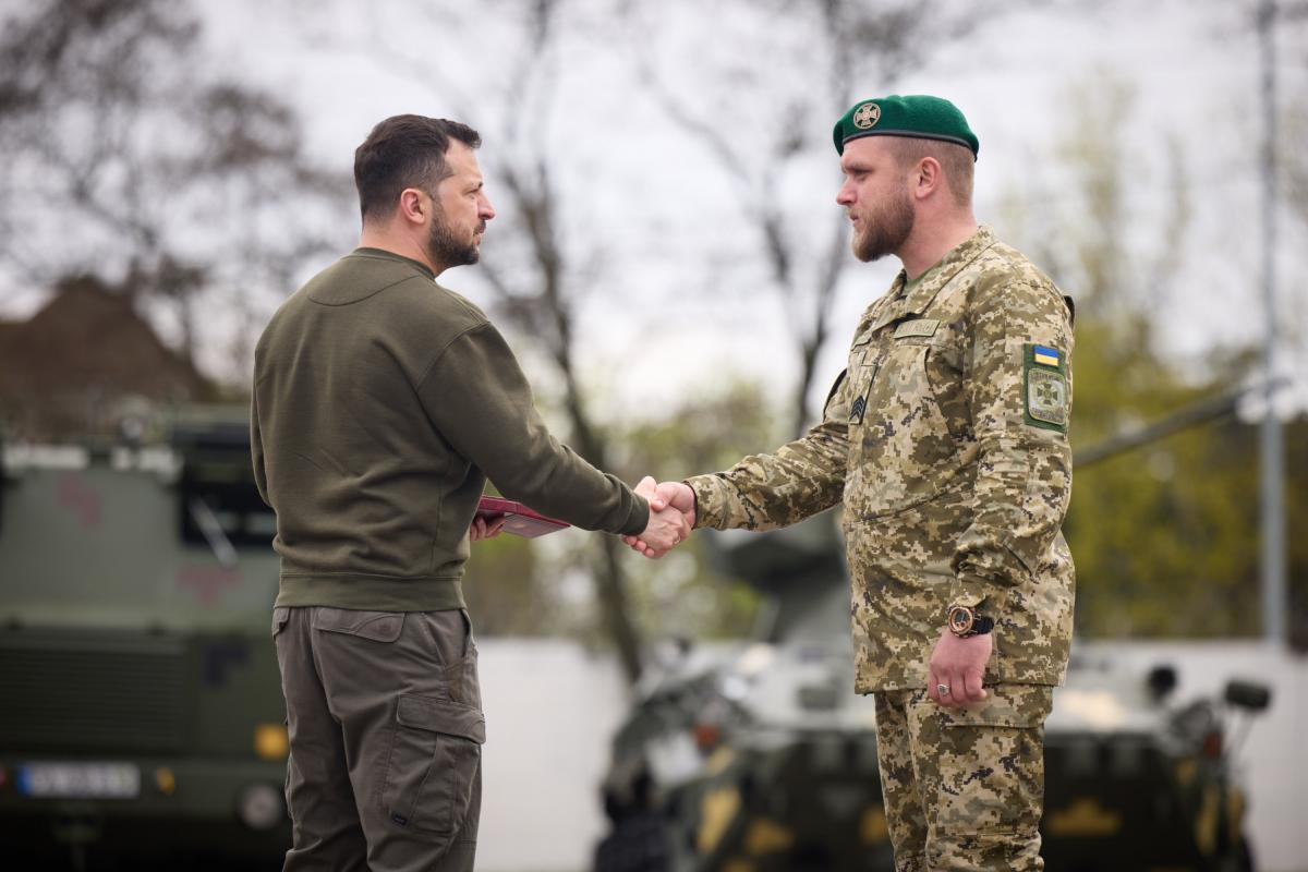 Зеленський вручив прикордонникам державні нагороди / фото president.gov.ua Зеленський вручив прикордонникам державні нагороди / фото president.gov.ua