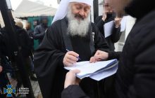 Розкішні ікони і російський герб: СБУ показала фото обшуку в домі митрополита Павла