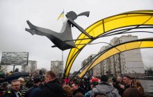 У Бородянці після вигнання окупантів з’явилася "Дівчинка під сонцем" (фото, відео)