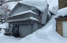 В США из-за рекордного снегопада рушатся дома (фоторепортаж)