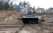Журналисты показали "распаковку" украинских БМП-1 и БМП-2 (видео)