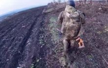 Бойцы ВСУ прошлись полем боя после штурма РФ: как выглядит "бахмутская мясорубка" (видео)