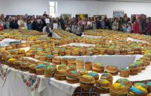 Львів'яни зустріли свята рекордом: виклали найбільший в Україні "тризуб" з пасок (фото, відео)