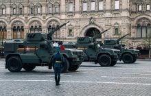 "Держитесь подальше от военных преступников и техники": в ГУР заинтриговали советом для россиян на 9 мая