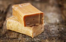 Можете викинути порошок і засіб для миття посуду: їх замінить господарське мило