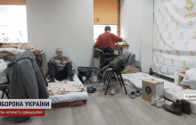 Мають лише матрац: в яких умовах живуть переселенці у найбільшому шелтері Дніпра (фото, відео)