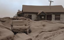 Камчатку завалило попелом: у Росії почав вивергатися гігантський вулкан (фото, відео)