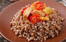 Самая вкусная гречка с мясом в сковороде: ужин без хлопот