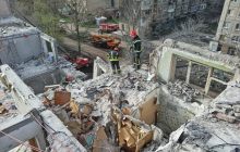 Число жертв удара РФ по Славянску возросло (фото)