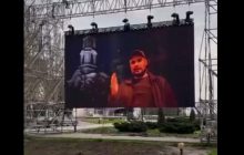 "Мы все воскреснем": в центре Мелитополя транслируют "поздравление" мертвого Татарского