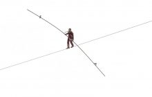 Літній акробат з Угорщини першим у світі пройшов по канату через Дунай без страховки (відео)