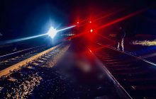Под Киевом два человека попали под два поезда одновременно