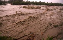 Уровень воды в шести украинских реках растет: как борются с проблемой