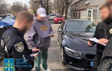 "Кинув" волонтерів: в Одесі викрили шахрая, який продавав уявні бронежилети для ЗСУ (фото)