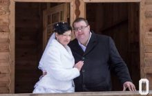 "Тянулась в карман с деньгами": оккупант приехал в отпуск и зарезал жену (фото)