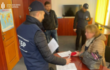 "РФ веде визвольну боротьбу": у Житомирі посадовиця ліцею чекала на "руській мір" (фото)