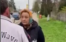 На Житомирщині прихожанка УПЦ МП зіпсувала пам'ятний знак загиблим на війні дітям (відео)