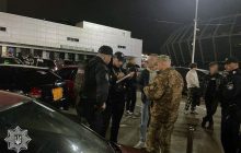 "Автомат теж можна прокачати і протюнити": в Києві роздавали повістки "дрифтерам"