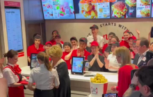 Не "Вкусно и точка" единым: в России открывается заменитель KFC (видео)