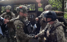 "Українська команда" передала на передову старлінки та дрони з приладами нічного бачення