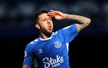 Редкий гол в футболе: одноклубник Миколенко забил прямым ударом с углового в матче АПЛ (видео)