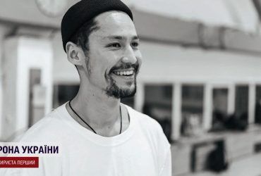 Відкрили меморіальний знак для сина - вшанування пам’яті загиблого актора та волонтера ПавлА Лі