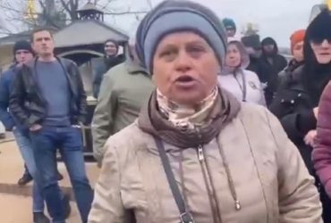 Отважная бабушка взорвала сеть откровенными словами об УПЦ МП (видео)