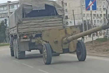 Все идет по плану: оккупанты привезли в Украину пушки времен Сталина (фото)