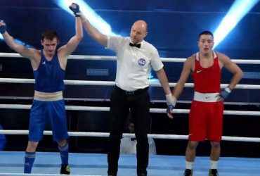 Українського боксера змусили зняти прапор під час нагородження на міжнародному турнірі (відео)