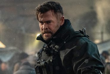 Крис Хемсворт устраивает кровавую бойню в первом трейлере фильма Эвакуация 2