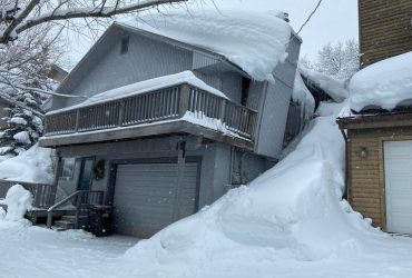 У США через рекордний снігопад руйнуються будинки (фоторепортаж)