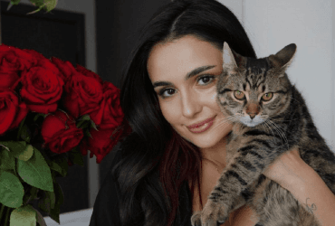 Трінчер в напівпрозорій білизні влаштувала пожежу в мережі (фото)