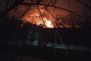 Під окупованим Сімферополем спалахнула масштабна пожежа (фото, відео)