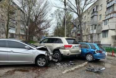В Одеській області чоловік на іномарці з незаконним вантажем влаштував перегони з поліцією (фото)