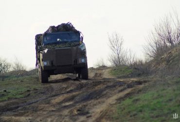 Залужний показав, як штурмовики використовують БТРи Bushmaster на Бахмутському напрямку (фото)