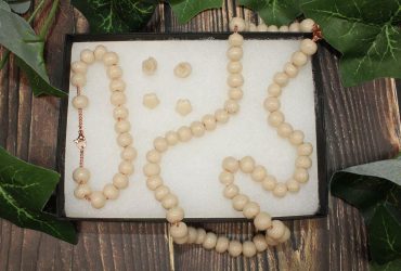 Прикраси зі сперми: жінка підірвала соцмережі незвичайним хобі (фото, відео)