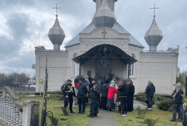 На Киевщине во время конфликта между прихожанами УПЦ МП и ПЦУ умер мужчина (видео)