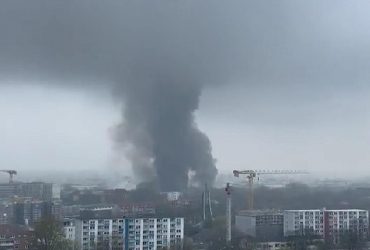 Інцидент вкрай небезпечний: отруйний дим огорнув німецьке місто після великої пожежі (відео)