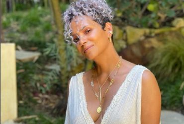 Холли Берри полностью разделась и испугала фанатов (фото)