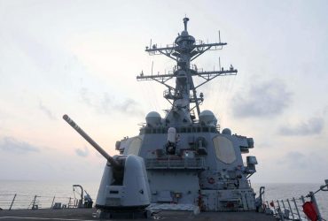 Вызов принят: эсминец США устроил демарш рядом с морской базой Китая